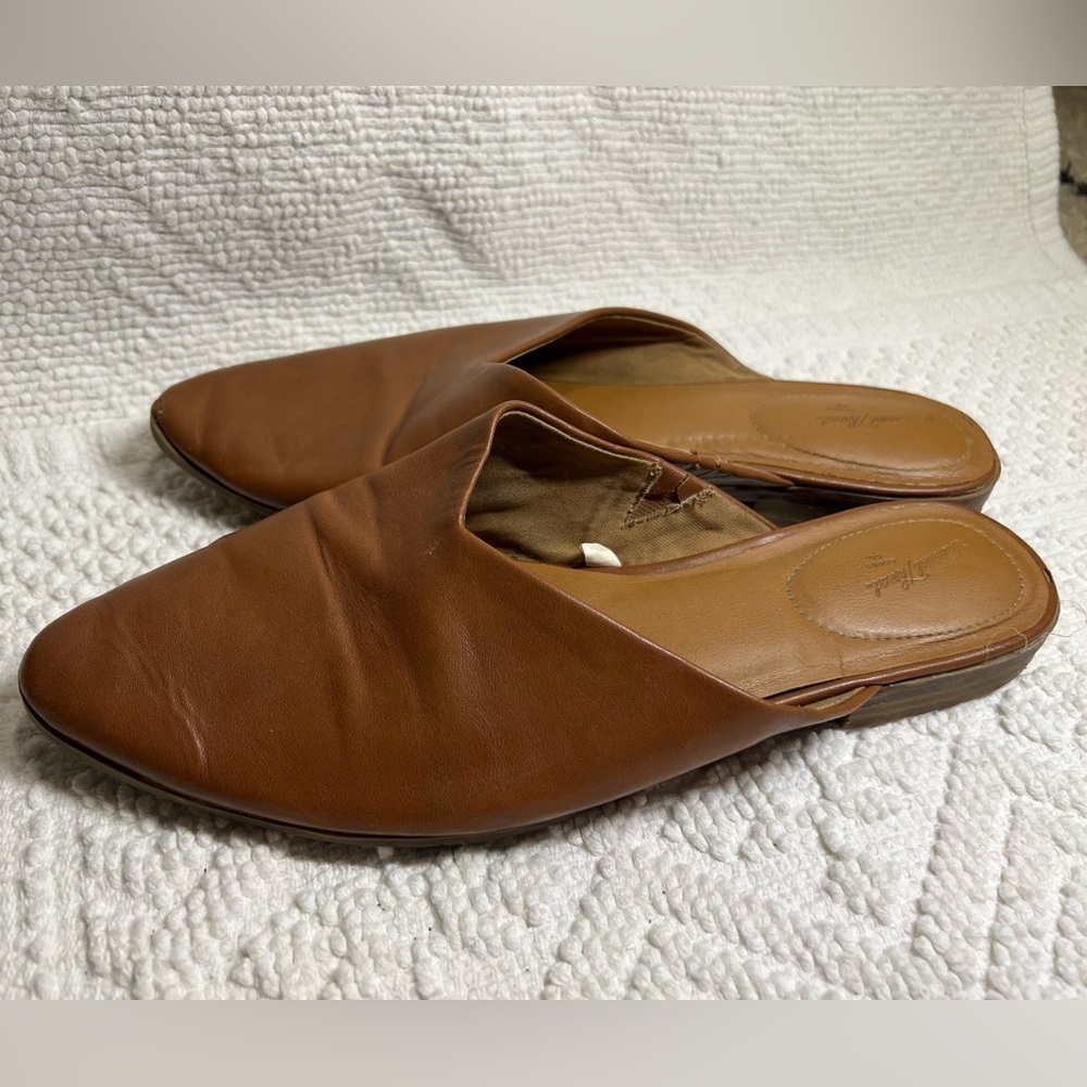 Universal Thread Brown Flats
